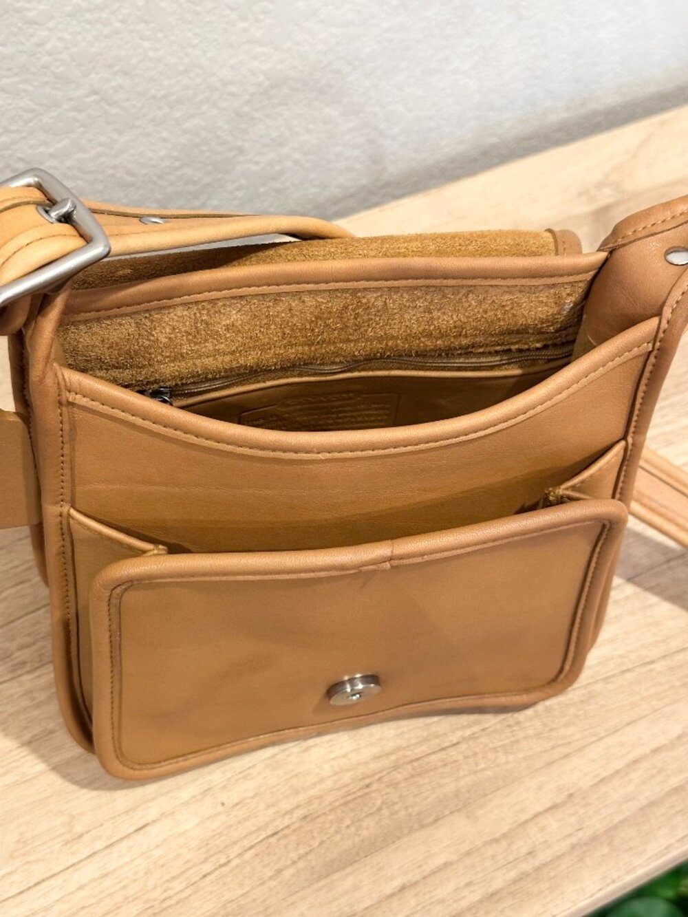 COACH Legacy Medium Studio Flap - Camel Leather - Y2K - style #9145 - Picture 9 of 14